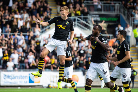 s Sebastian Larsson jublar