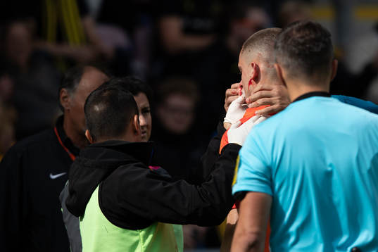 AFC Eskilstunas Adnan Catic blöder