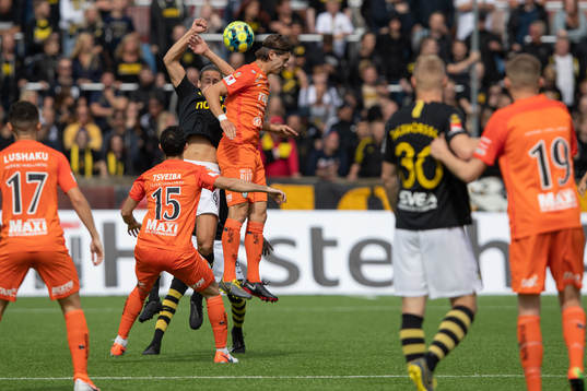 s Felix Michel och AFC Eskilstunas Adi Nalic