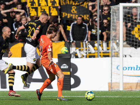 s Kolbeinn Sigthorsson och AFC Eskilstunas Adi Nalic