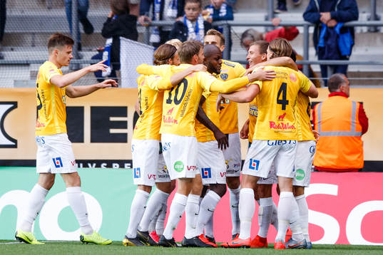 Falkenbergs spelare jublar