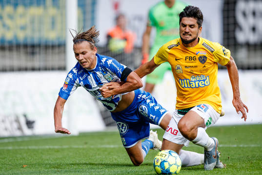 IFK Göteborgs Noah Alexandersson och Falkenbergs Mahmut
