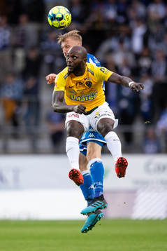 IFK Göteborgs Sebastian Eriksson och Falkenbergs John