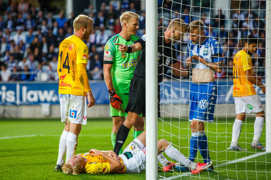 Falkenbergs Christoffer Carlsson har ont