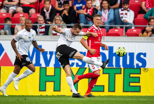 Örebros Simon Amin och Kalmars Viktor Elm