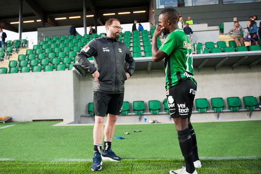 Varbergs tränare Joakim Persson och Nahom Girmai Netabay