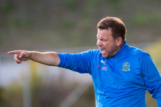 Lunds tränare Jack Jansen agerar