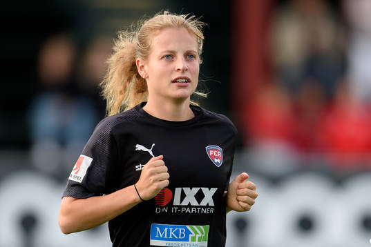 Rosengårds Anna Anvegård innan fotbollsmatchen i