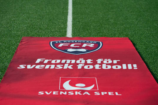 En matta från Svenska Spel på gräset