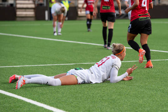 Rosengårds Sanne Troelsgaard ligger på marken