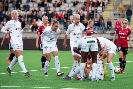 Rosengårds spelare jublar