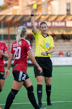 Limhamn Bunkeflos Jennie Egeriis får gult kort