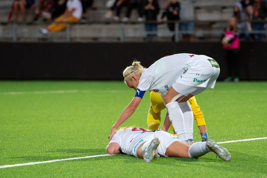 Rosengårds Caroline Seger tittar till Glodis Perla