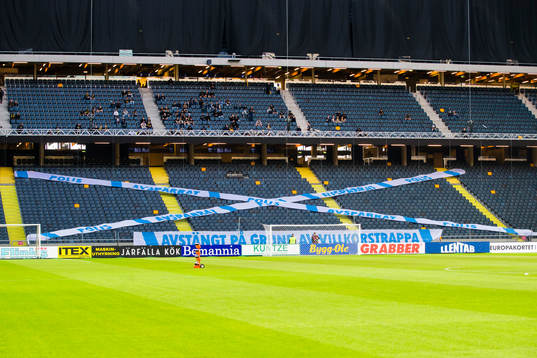AIK supporters protest against the police with banners