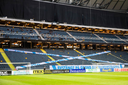 AIK supporters protest against the police with banners