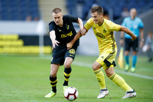 Rasmus Lindkvist of AIK and Matej Palcic of Sheriff Tiraspol
