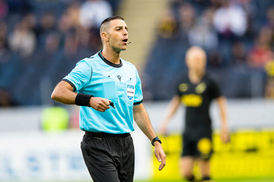 Referee Roi Reinshreiber