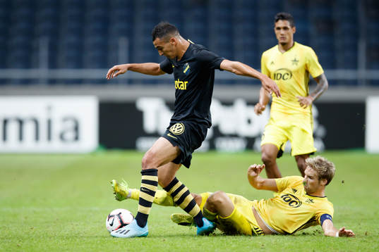 Nabil Bahoui of AIK and Yury Kendysh of Sheriff Tiraspol