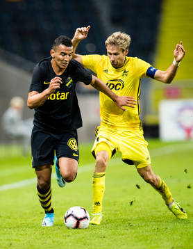 Nabil Bahoui of AIK battles for the ball with Yury Kendysh