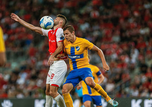 Eden Shamir of Hapoel Beer-Sheva and Simon Thern of IFK