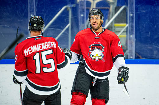 Malmö Redhawks Niklas Arell jublar