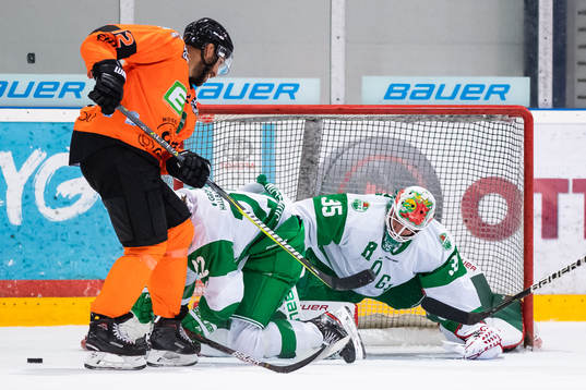 Graz 99ers Dwight King oroar framför Rögles målvakt
