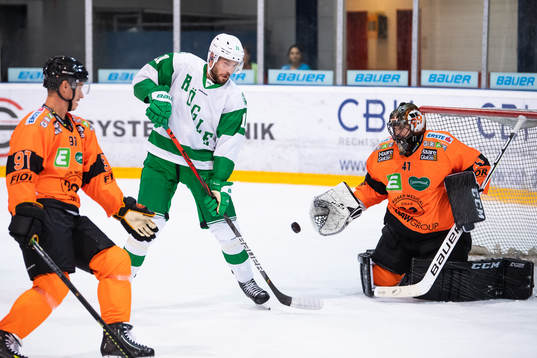 Graz 99ers Oliver Setzinger och målvakt Christopher