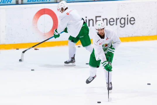 Daniel Zaar på en träning med ishockeylaget Rögle