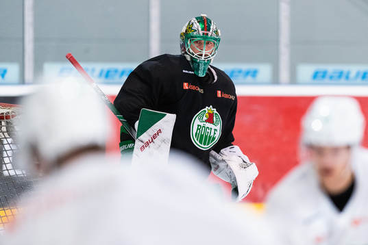 Målvakt Christoffer Rifalk på en träning med