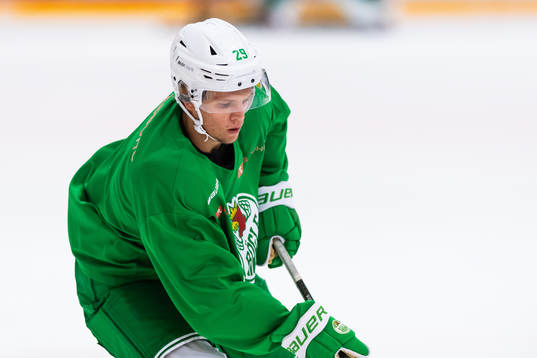 Wilson Johansson på en träning med ishockeylaget Rögle