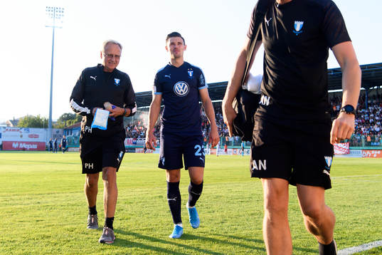 Marcus Antonsson of Malmö FF leaves the pitch injured