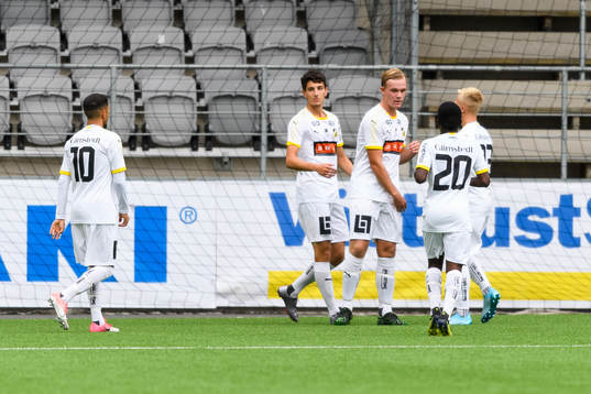Häckens spelare jublar
