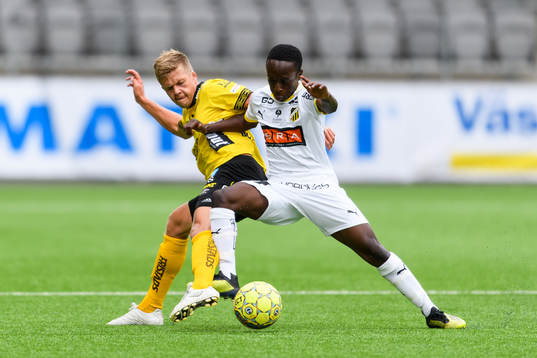Elfsborgs Kevin Holmén och Häckens Abdoulie Jobe