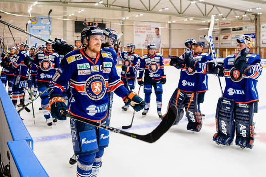 Växjös Erik Josefsson jublar