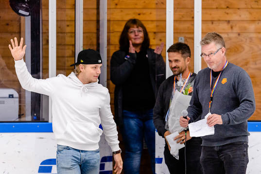 Zion Nybeck uppmärksammas före träningsmatchen i