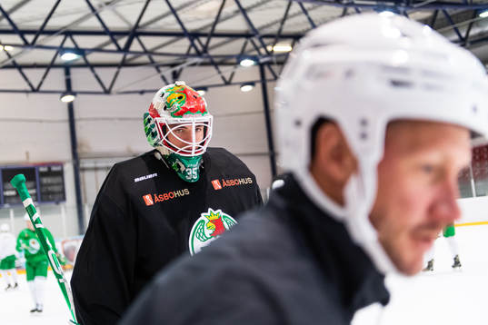 Målvakt Roman Will och målvaktstränare Magnus Wennström
