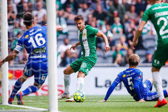 Hammarbys Alexander Kacaniklic med en målchans