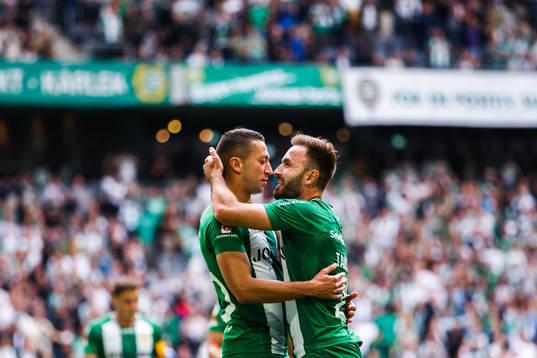 Hammarbys Muamer Tankovic och Nikola Djurdjic jublar