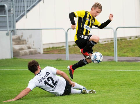IFK Hässleholms Amel Crnalic  i matchen i division 2