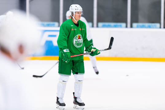 Rögles Erlend Lesund på en träning med ishockeylaget