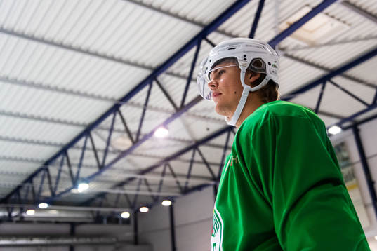 Rögles Erlend Lesund på en träning med ishockeylaget