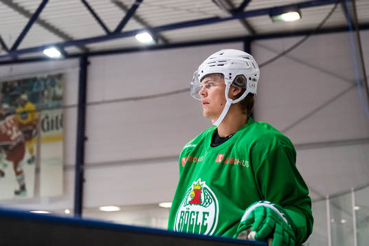 Rögles Erlend Lesund på en träning med ishockeylaget