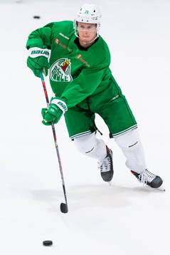 Rögles Jakob Ragnarsson på en träning med ishockeylaget
