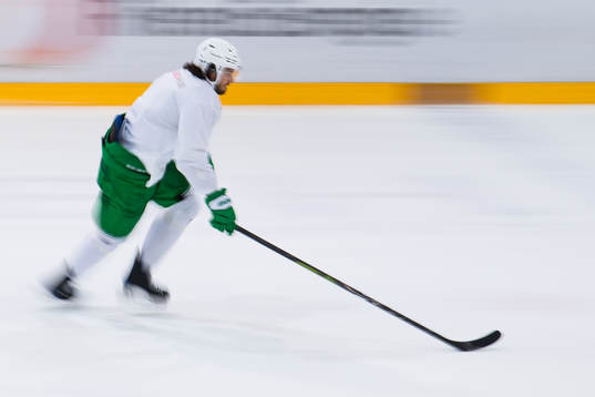 Rögles Dennis Everberg på en träning med ishockeylaget