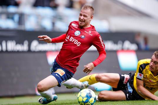 Örgrytes Melvin Fritzhell  och Mjällbys Jesper Löfgren