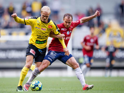 Mjällbys Viktor Gustafson och Örgrytes Calle Wede