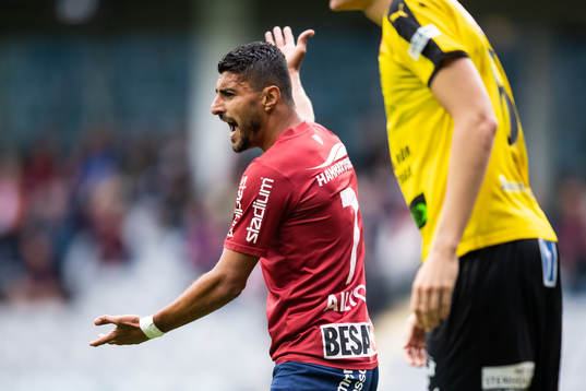 Örgrytes Ailton Almeida reagerar