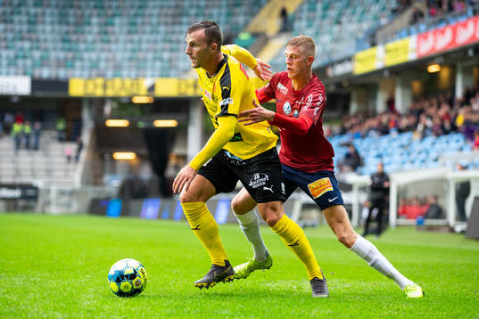 Mjällbys Adi Terzic och Örgrytes Alexander Bernhardsson
