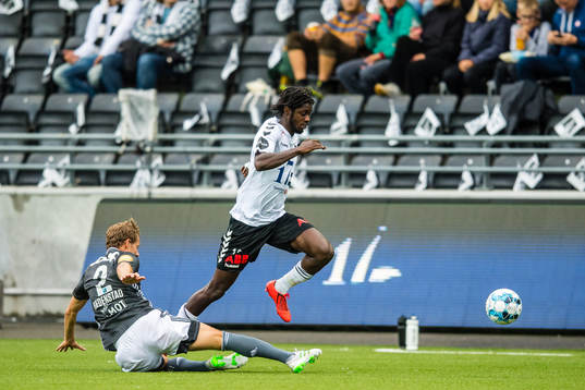 Vegar Eggen Hedenstad of Rosenborg and Moussa Jailani