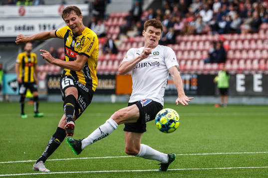 Häckens Viktor Lundberg gör 0-2 bakom Örebros Albin